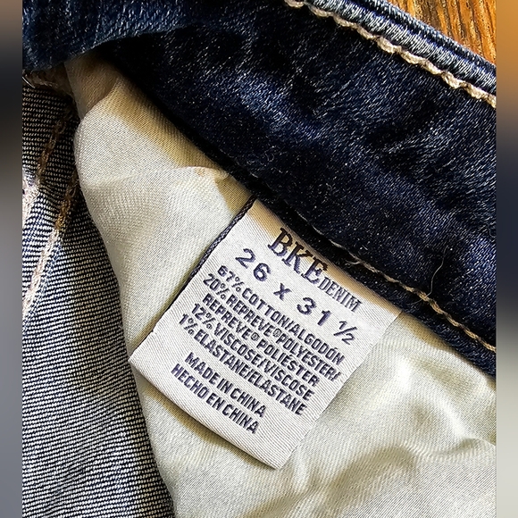 BKE Stella - Slim Fit, Low Rise, Skinny. Size 26 x 31 1/2 - Like New! - Picture 3 of 6